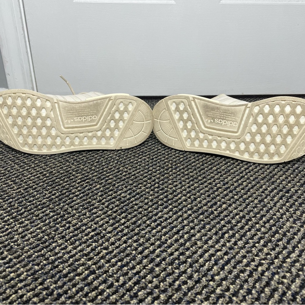 Adidas NMD_R1 Athletic Shoe Wonder White Size 7 (FLAWED SEE CAPTION / PHOTOS) - Picture 9 of 15